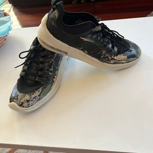 Nike air max access multi camera camo